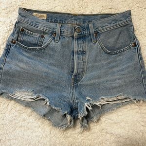 Vintage Levi’s denim shorts. No size but fit like a 26/27.